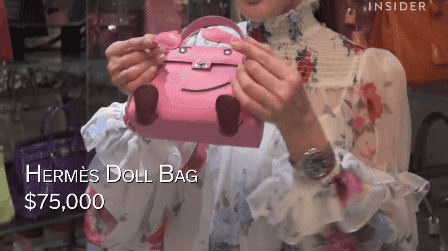 Căn phòng để đồ rộng bằng căn hộ với khóa vân tay, chứa 200 túi Hermes, 300 đôi giày và núi đồ hiệu xa xỉ của bà hoàng thời trang Singapore